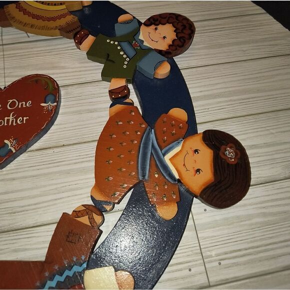 Vintage Wooden Wall Decor Children Of The World Love One Another 19½in Round - Picture 10 of 12